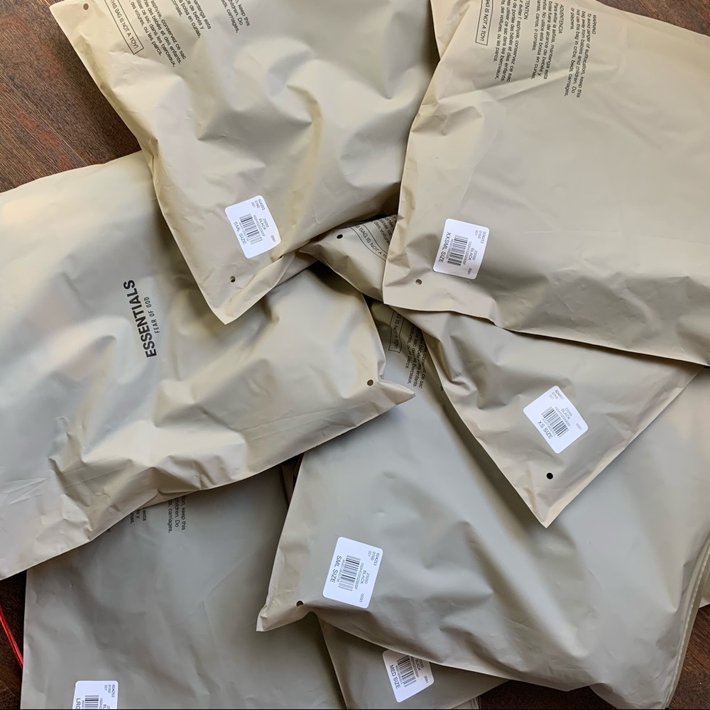 ❌🔥HOST PICK🔥 NWT Fear of God Essentials Black Sweat Shorts - Picture 4 of 5